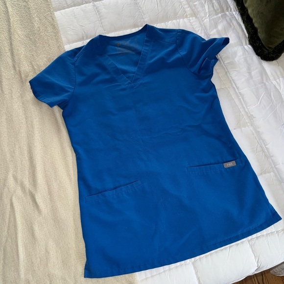 FIGS Casma Three-Pocket Scrub Top - Picture 5 of 5
